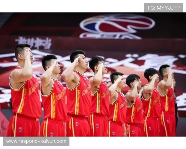 中国男篮逆转夺冠创历史新篇章引爆全国球迷热情决赛激战四节鏖战