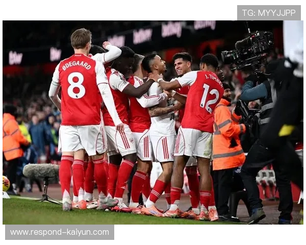 阿斯顿维拉冬窗引援与战术调整引发球迷与媒体广泛热议持续升温