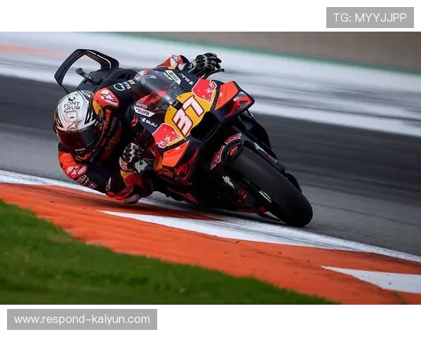 摩托车大奖赛最新动态 杯赛赛季激战正酣 新兴车手崭露头角