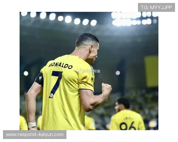 C罗再度闪耀绿茵场助队逆转胜利引发球迷热议