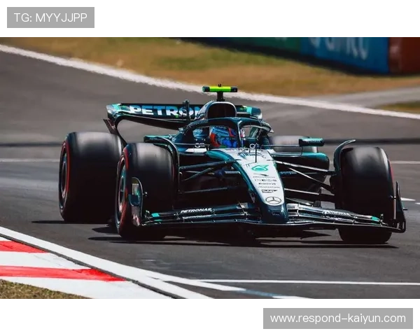 F1赛事最新动向 赛季冠军争夺战进入白热化阶段 驰骋赛道的速度与激情